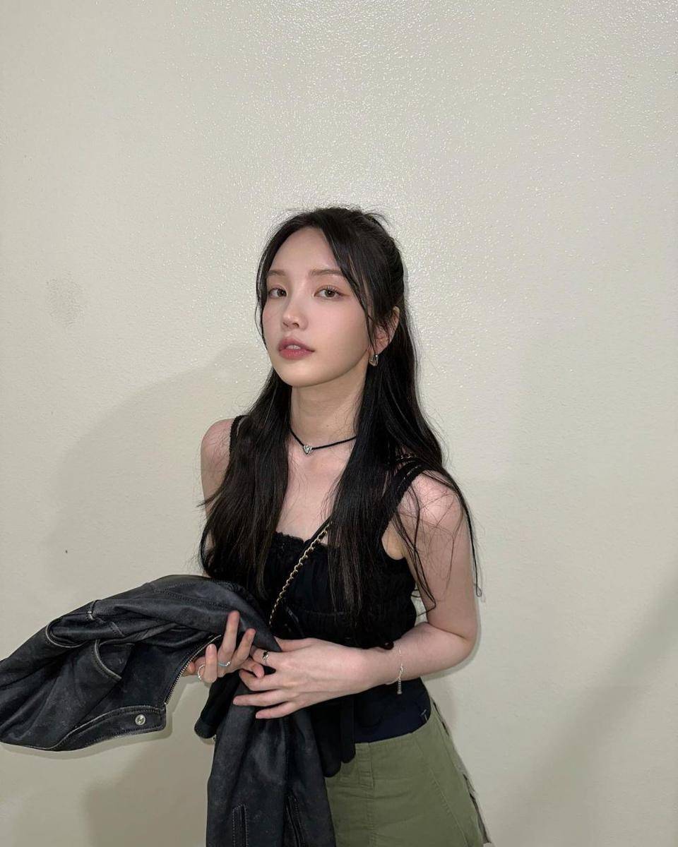 Hong Soo Yeon (Instagram.com/xooos_)