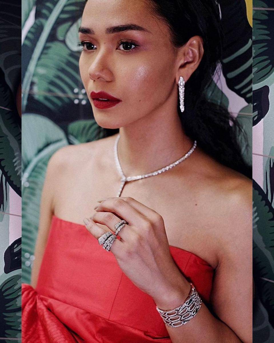 makeup bold untuk tan skin (instagram.com/ adiniawrst)