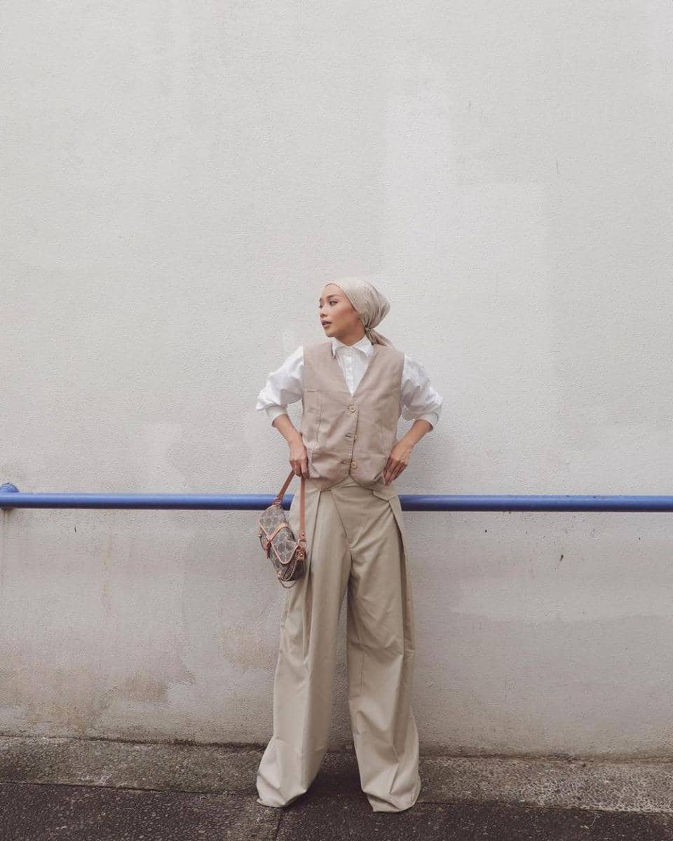 Layering outfit ala Vira Tandia (instagram.com/viratandia)