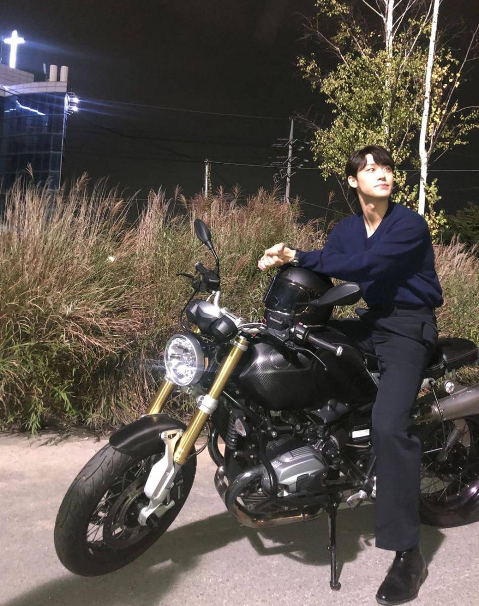 Lee Do Hyun (instagram.com/ldh_sky)