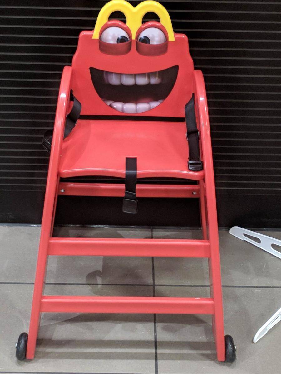 potret kursi desain creepy (reddit.com/user/Poo-et)