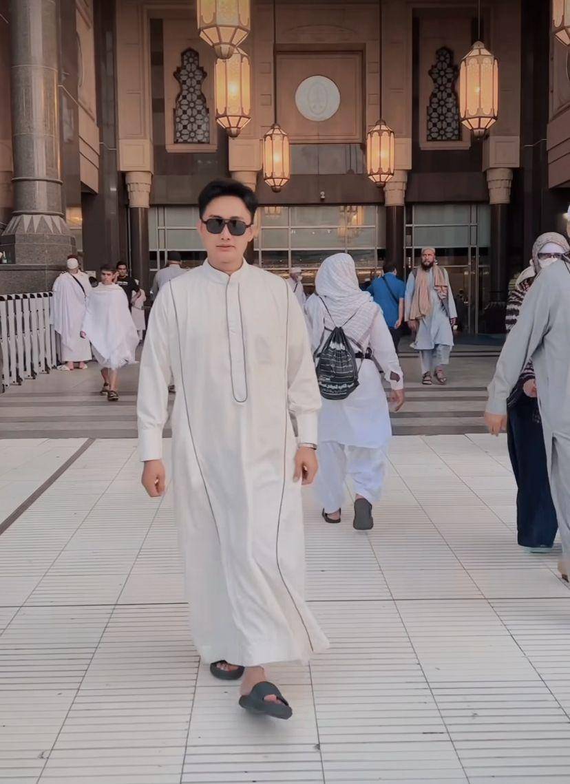 artis naik haji di 2023 (Instagram.com/boby_tince)