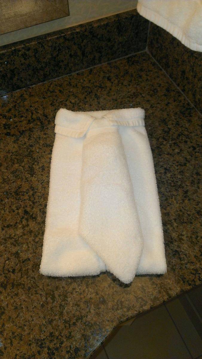 potret bentuk handuk hotel kreatif (reddit.com/user/Rugglesby)