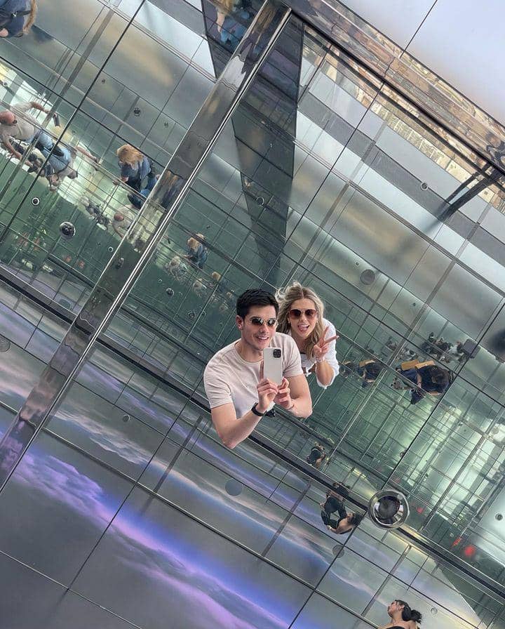 potret mesra Elkan Baggott dan kekasih (instagram.com/elkanbaggott)