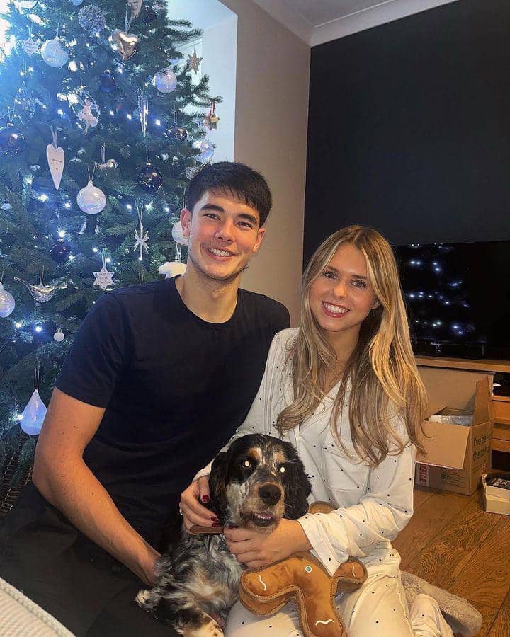 potret mesra Elkan Baggott dan kekasih (instagram.com/elkanbaggott)