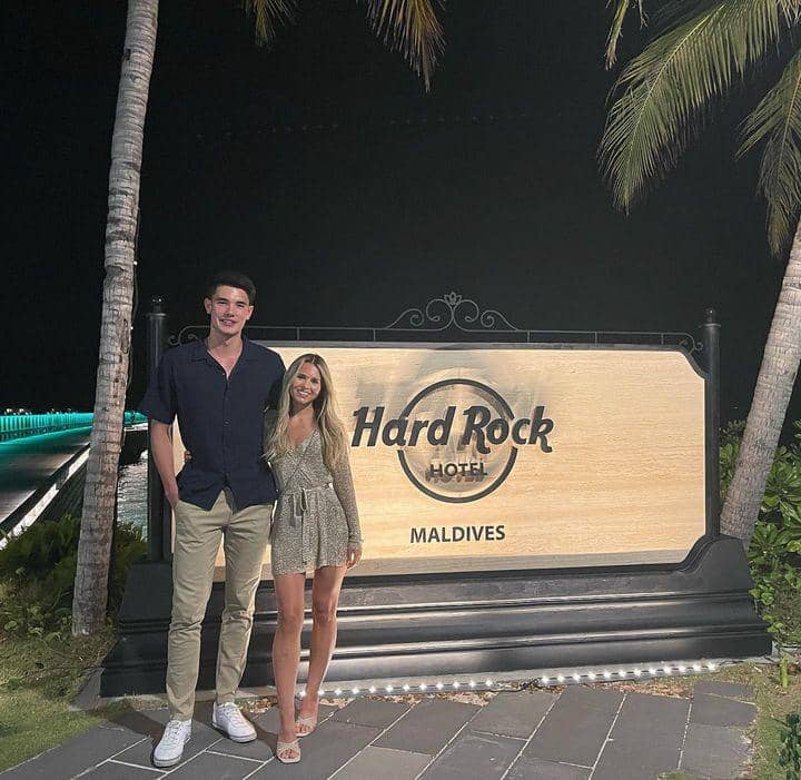 potret mesra Elkan Baggott dan kekasih (instagram.com/elkanbaggott)