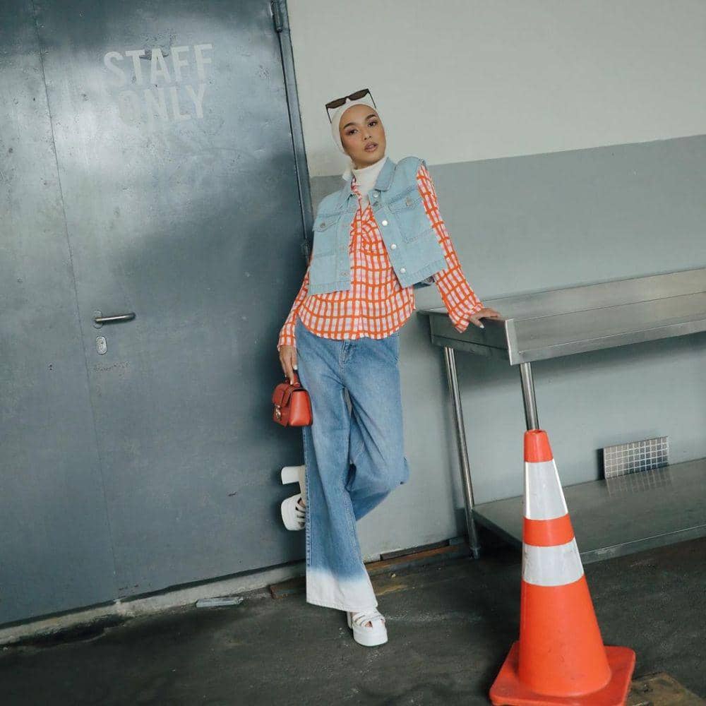 Layering outfit ala Vira Tandia (instagram.com/viratandia)