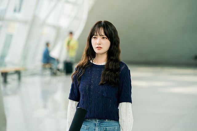 9 Harga Outfit Song Ha Yoon di Oh! Young Shim, Gak Sampai Rp5 Juta!