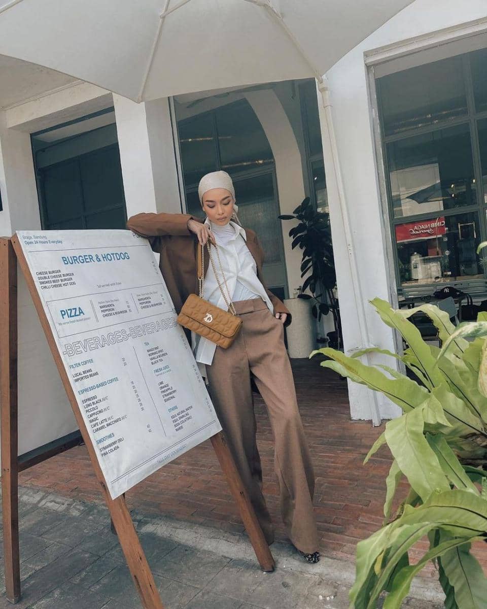 Layering outfit ala Vira Tandia (instagram.com/viratandia)