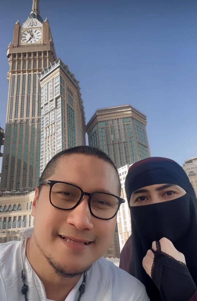 artis naik haji di 2023 (Instagram.com/ariekuntung)