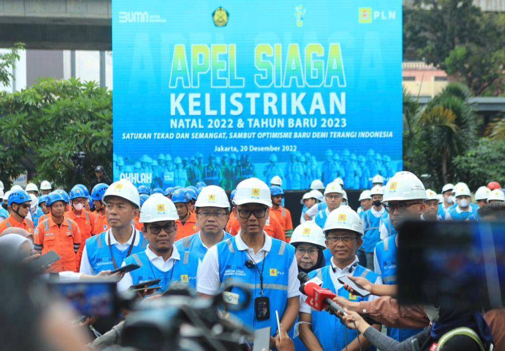 Direktur Utama PLN, Darmawan Prasodjo saat memberikan keterangan kepada awak media pada saat Apel Siaga Kelistrikan Natal 2022 dan Tahun Baru 2023 di Kantor Pusat PLN. (Dok. PLN)