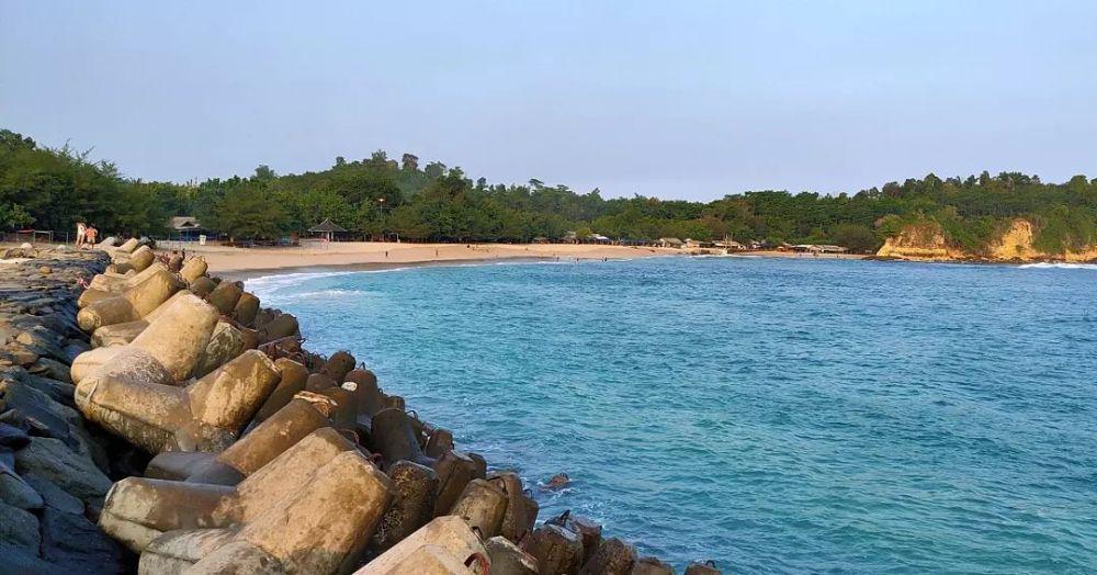 10 Pantai Paling Indah di Blitar, Gak Kalah dengan Bali