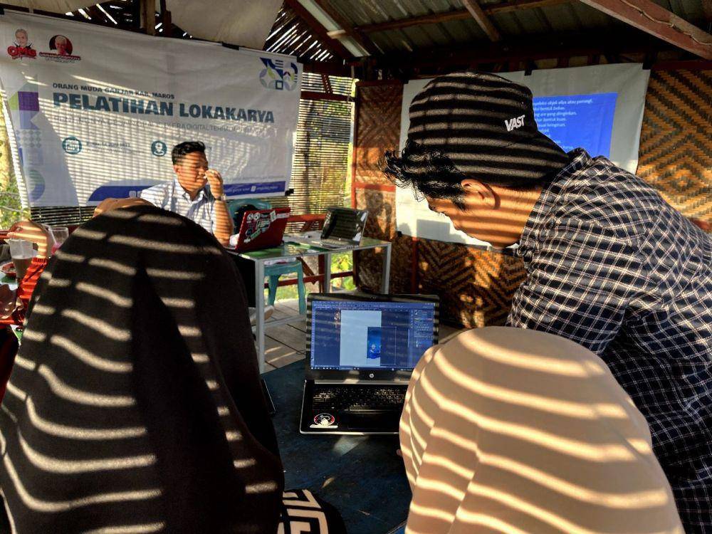 Pelatihan desain grafis oleh relawan Orang Muda Ganjar di Kabupaten Maros. (Dok. Istimewa)