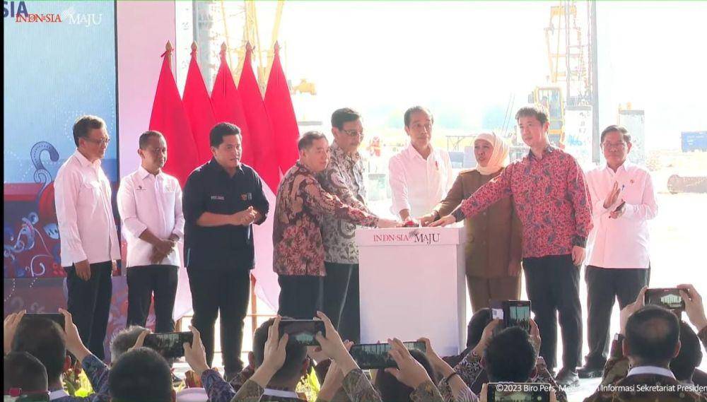 Presiden Jokowi meresmikan peletakan batu pertama atau gorundbreaking pembangunan pabrik foil tembaga milik PT Hailiang Nova Material Indonesia di Gresik (Youtube.com/Sekretariat Presiden)