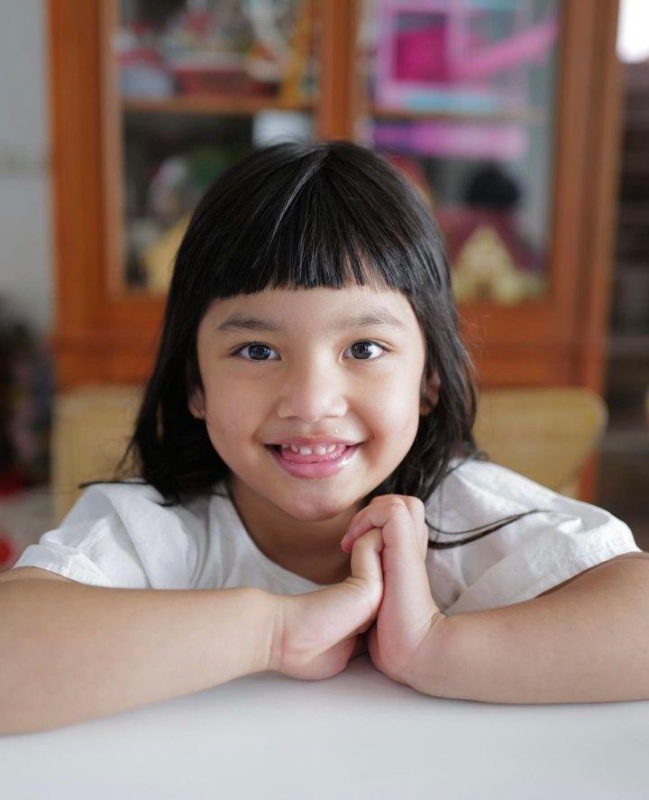 9 Reaksi Netizen saat Freya Curhat Capek Tidur Malam ke Sang Mama
