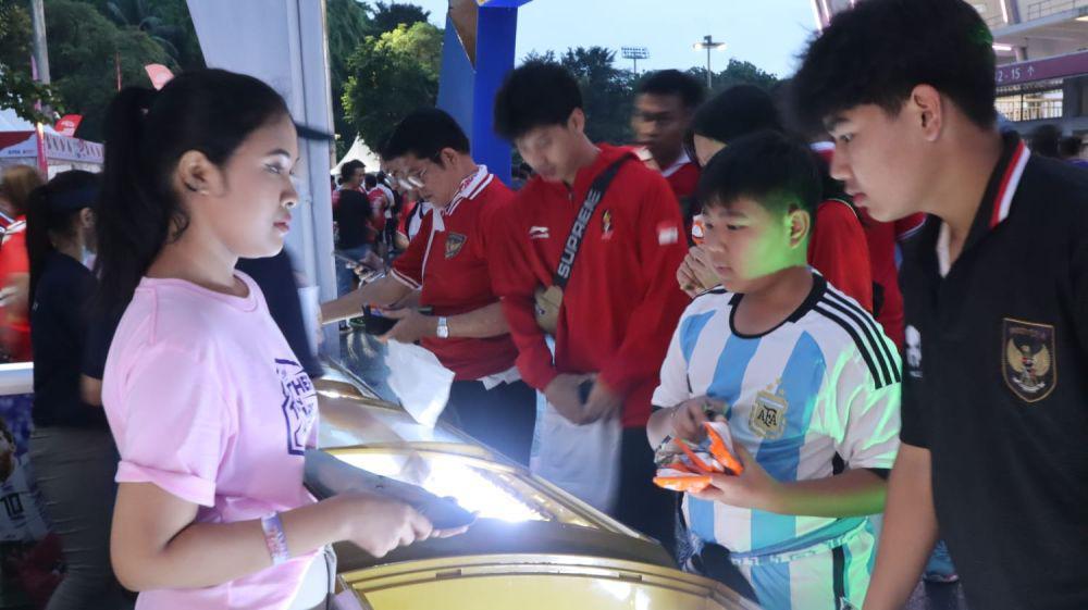 Menonton Indonesia vs Argentina Sambil Makan Es Krim Gratis