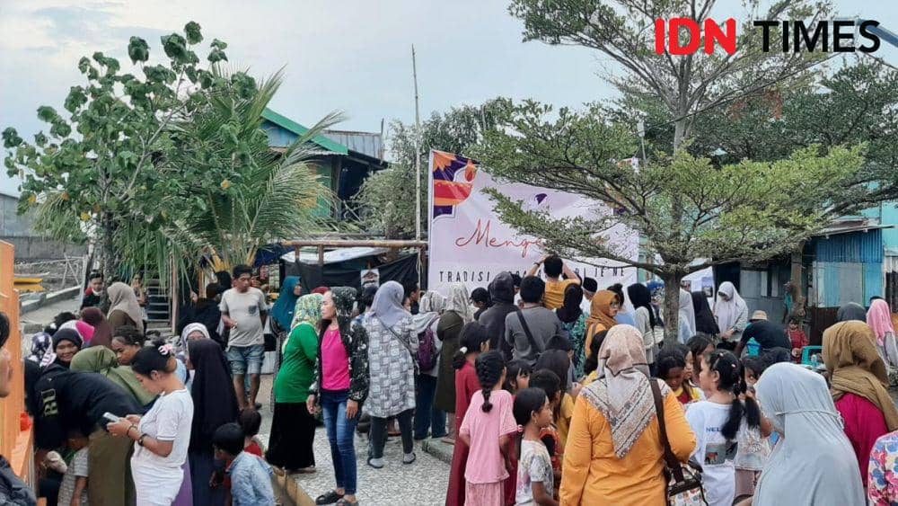 Lawan Reklamasi, Perempuan Pesisir Makassar Gelar Appanaung ri Je'ne