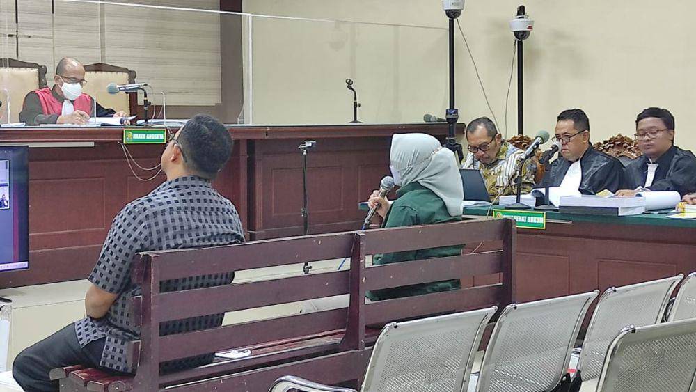 Wakil Ketua DPRD Jatim, Anik Maslachah saat bersaksi di PN Tipikor Surabaya. Dok. Istimewa.