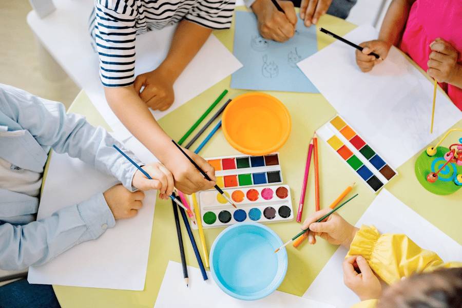 potret ilustrasi anak mengerjakan tugas (pexels.com/Yan Krukau)