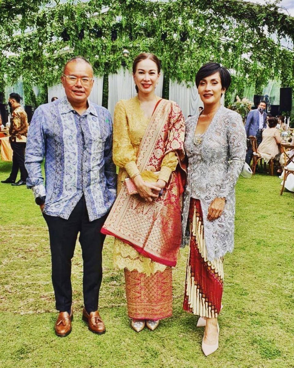 OOTD kain tradisional ala Donna Abdul Latief (instagram.com/donna.abdullatief)