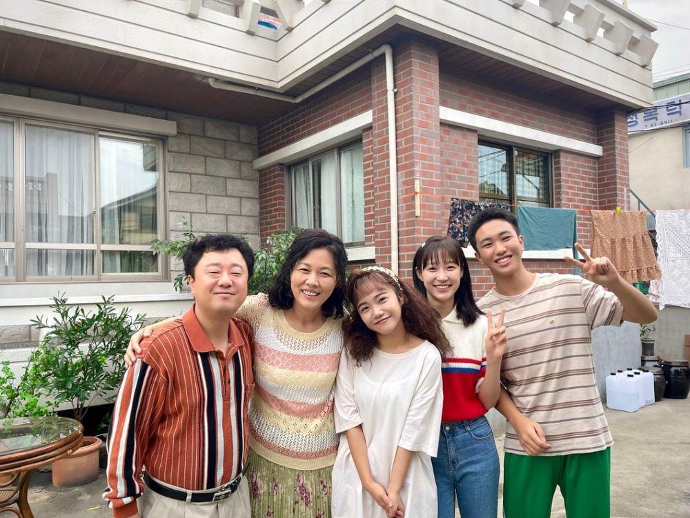 12 Momen Hangat Para Pemeran My Perfect Stranger, Bakal Dikangenin!