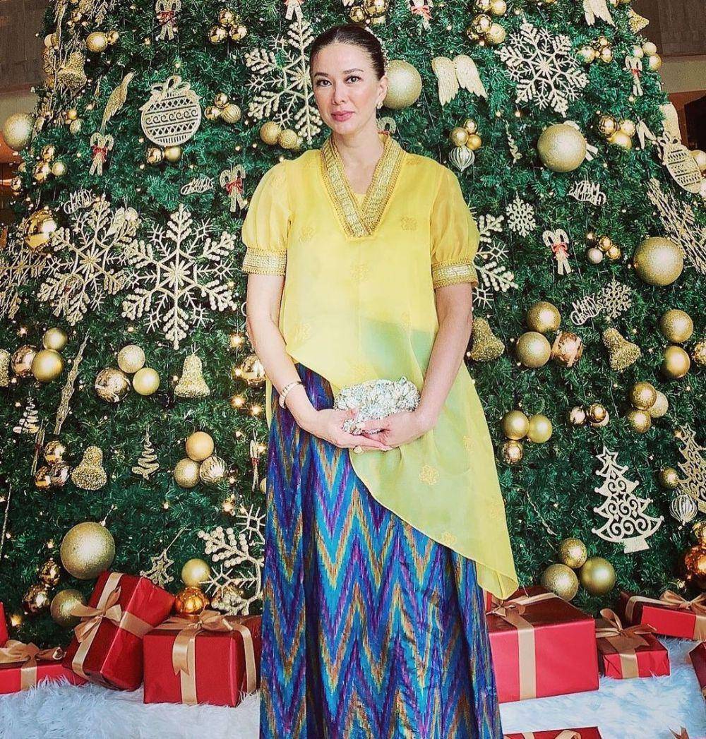 OOTD kain tradisional ala Donna Abdul Latief (instagram.com/donna.abdullatief)