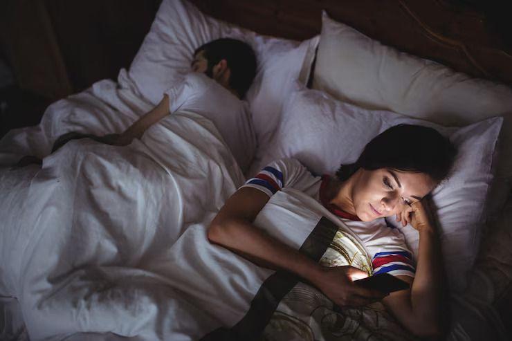 8 Cara Komunikasi Orang Selingkuh Antimainstream, Canva Sampai YouTube