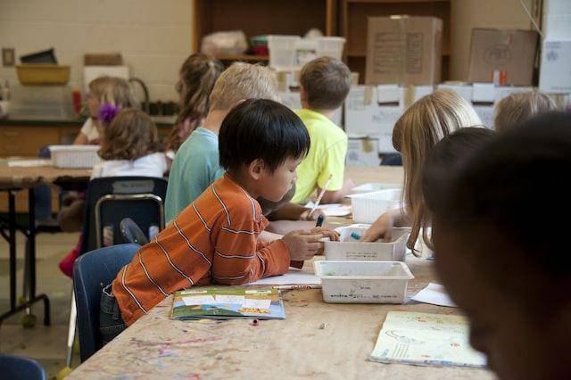 ilustrasi anak di sekolah (unsplash.com/CDC)