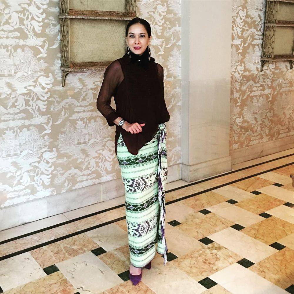 OOTD kain tradisional ala Donna Abdul Latief (instagram.com/donna.abdullatief)