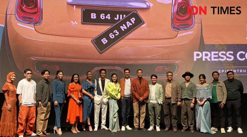potret pemain bersama sutradara dan produser film Ganjil Genap (Dok. IDN TIMES/Alaya Vrida)