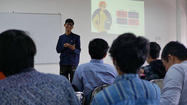 ilustrasi hak atas pendidikan (unsplash.com/Herlambang Tinasih Gusti)