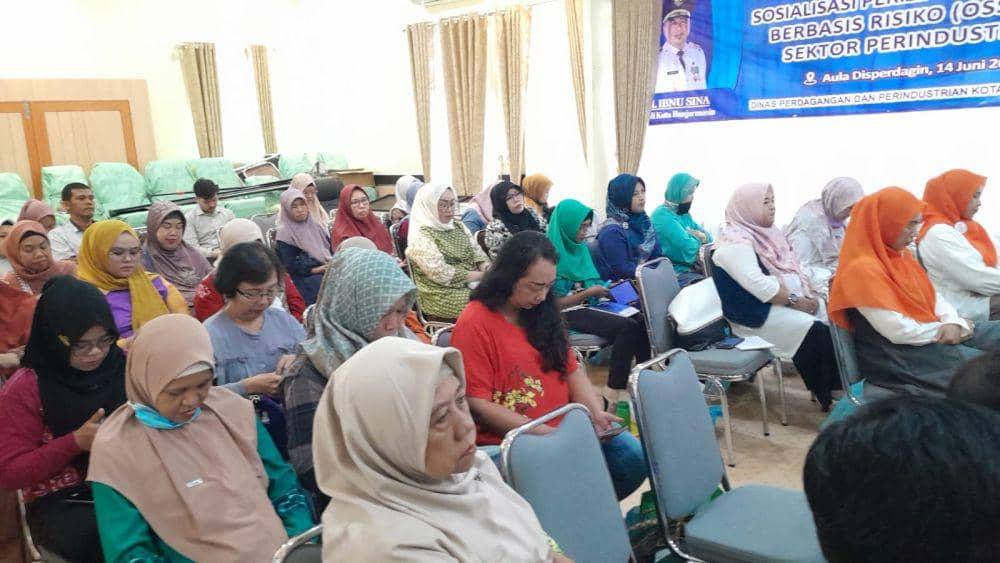 Para ibu rumah tangga mendapatkan pembekalan keterampilan oleh Pemkot Banjarmasin.