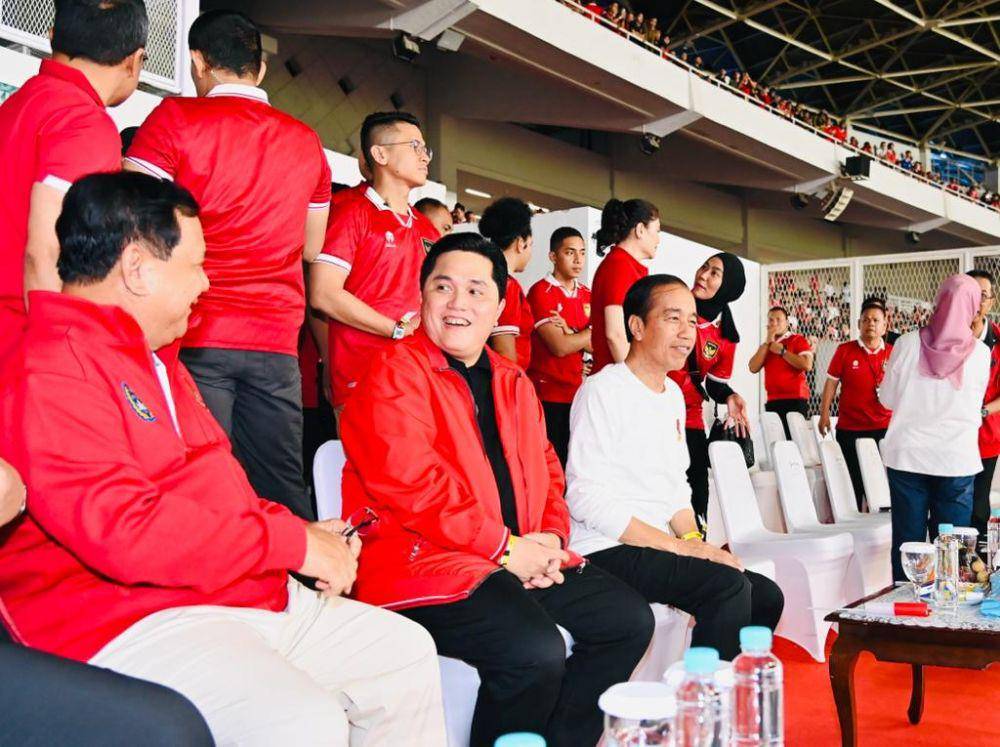 Presiden Jokowi nonton Timnas Indonesia vs Argentina bareng Prabowo dan Erick Thohir (dok. Sekretariat Presiden)