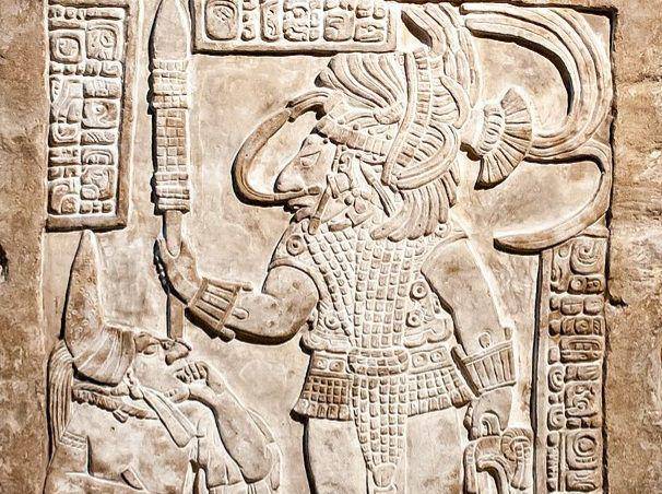 relief ritual pertumpahan darah suku Maya (commons.wikimedia.org/British Museum/Unknown artist)
