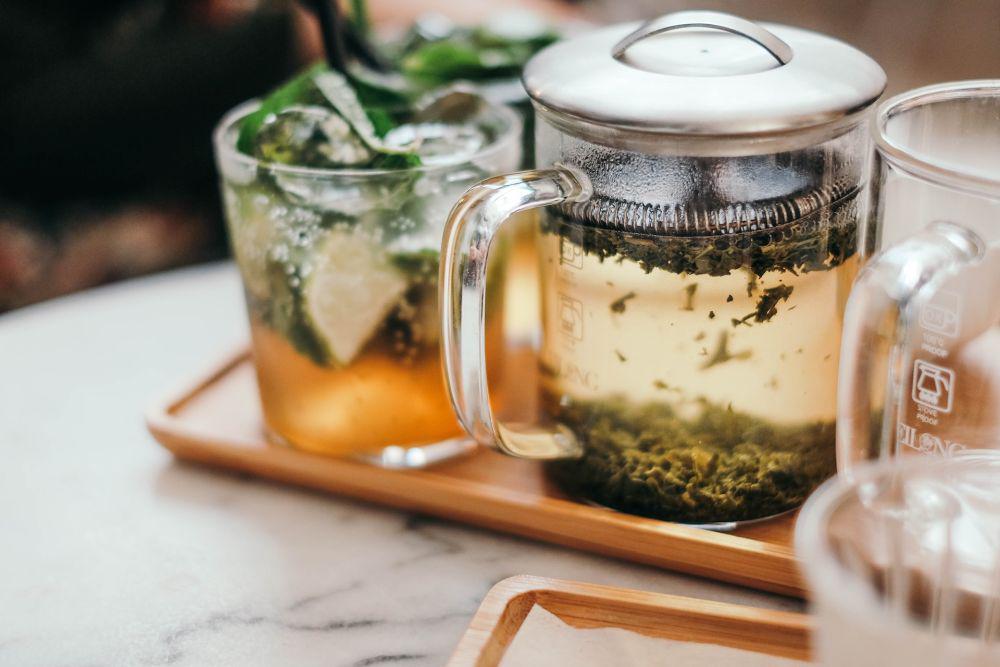 5 Teh Herbal yang Bantu Melegakan Tenggorokan, Rasanya Menyegarkan!