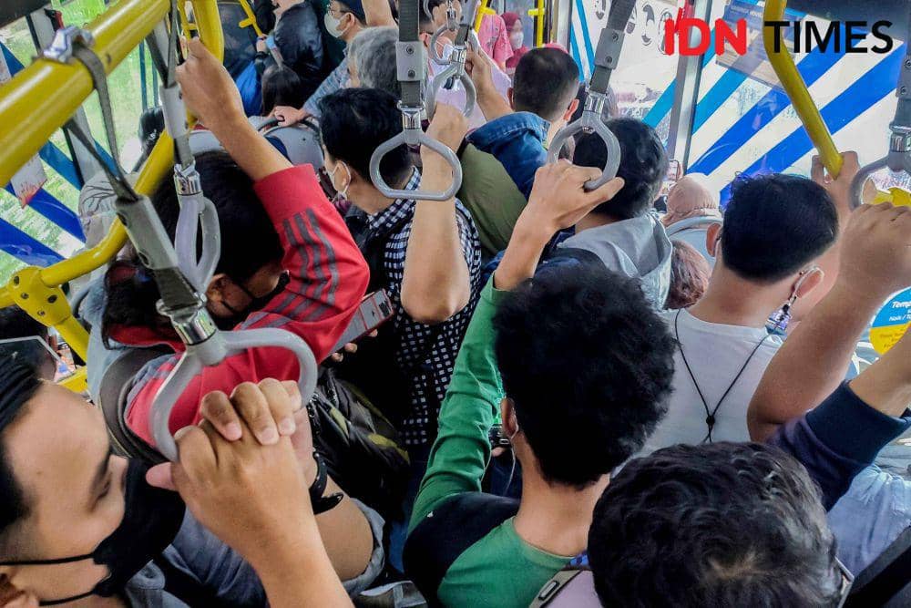 ilustrasi TransJakarta (IDN Times/Herka Yanis)