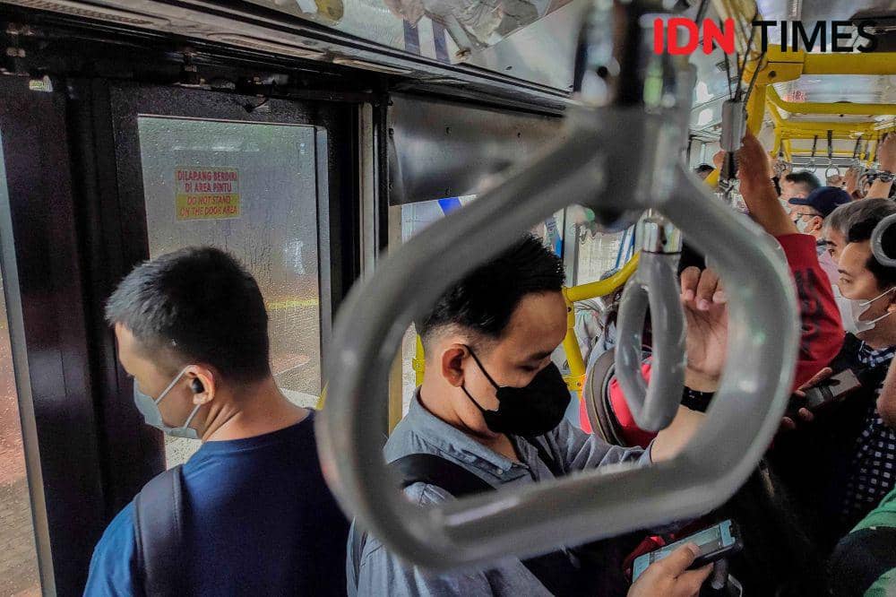 ilustrasi TransJakarta (IDN Times/Herka Yanis)
