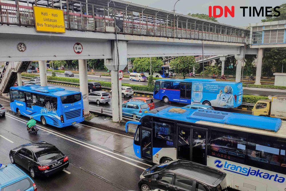 ilustrasi TransJakarta (IDN Times/Herka Yanis)