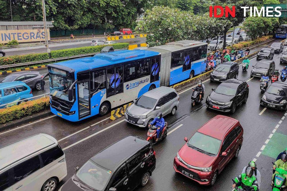 ilustrasi TransJakarta (IDN Times/Herka Yanis)