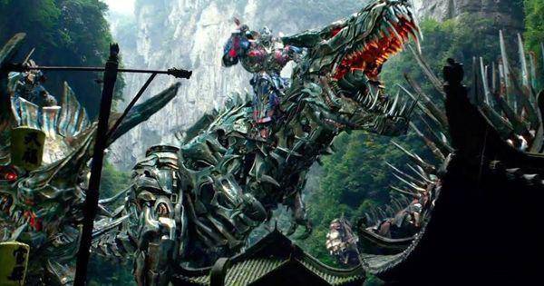 Optimus dan Dinobots mulai bergerak bersama ( Dok. Paramount Pictures / Transformers: Age of Extinction )