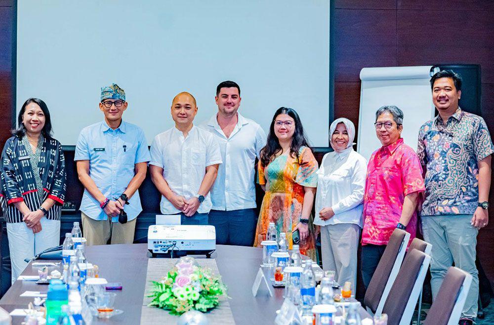 Menparekraf Sandiaga Uno menghadiri audiensi dengan perwakilan Atlas Beach Fest di Rama Room, Sheraton Kuta Bali, Minggu (18/6/2023). (Dok. IDN Times)