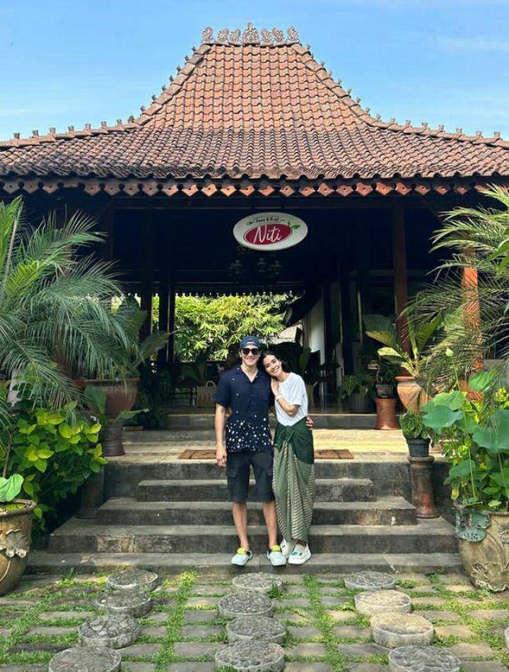 Potret Marsha Timothy quality time bareng keluarga (instagram.com/vinogbastian__)