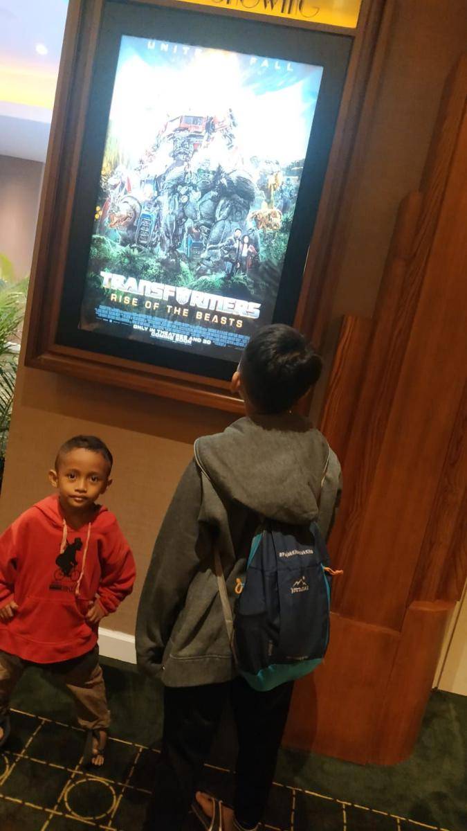 Afa (kiri) saat sekarang usia 6 tahun. (Dok. Pribadi Ervina)