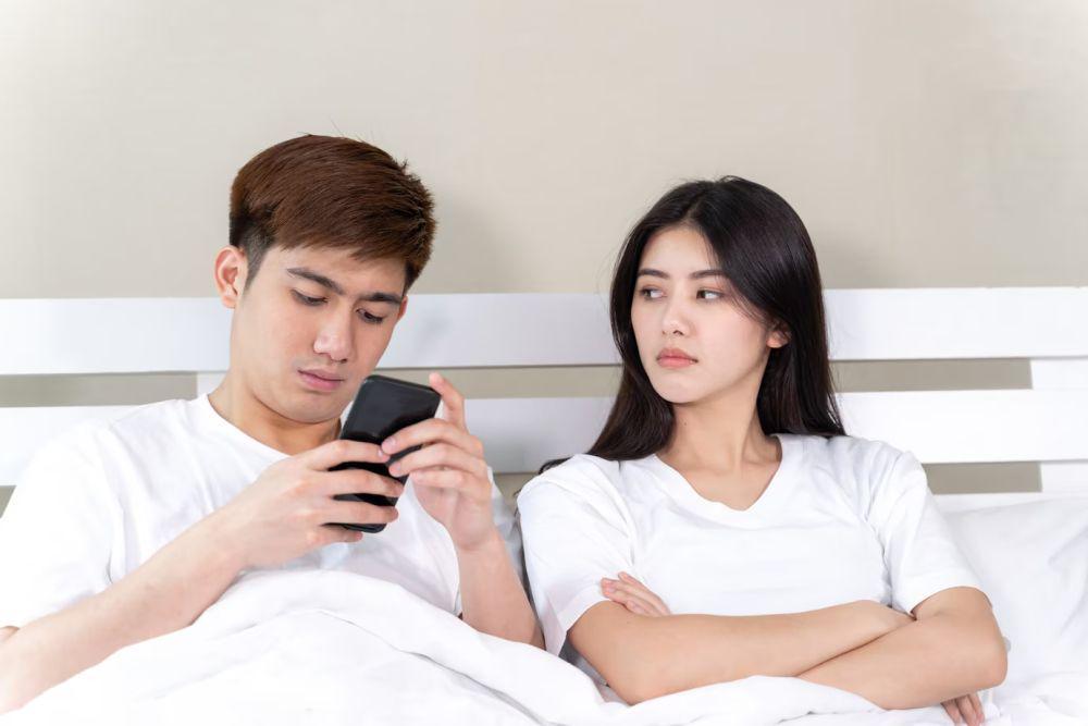 ilustrasi pasangan berselingkuh (freepik.com/jcomp)