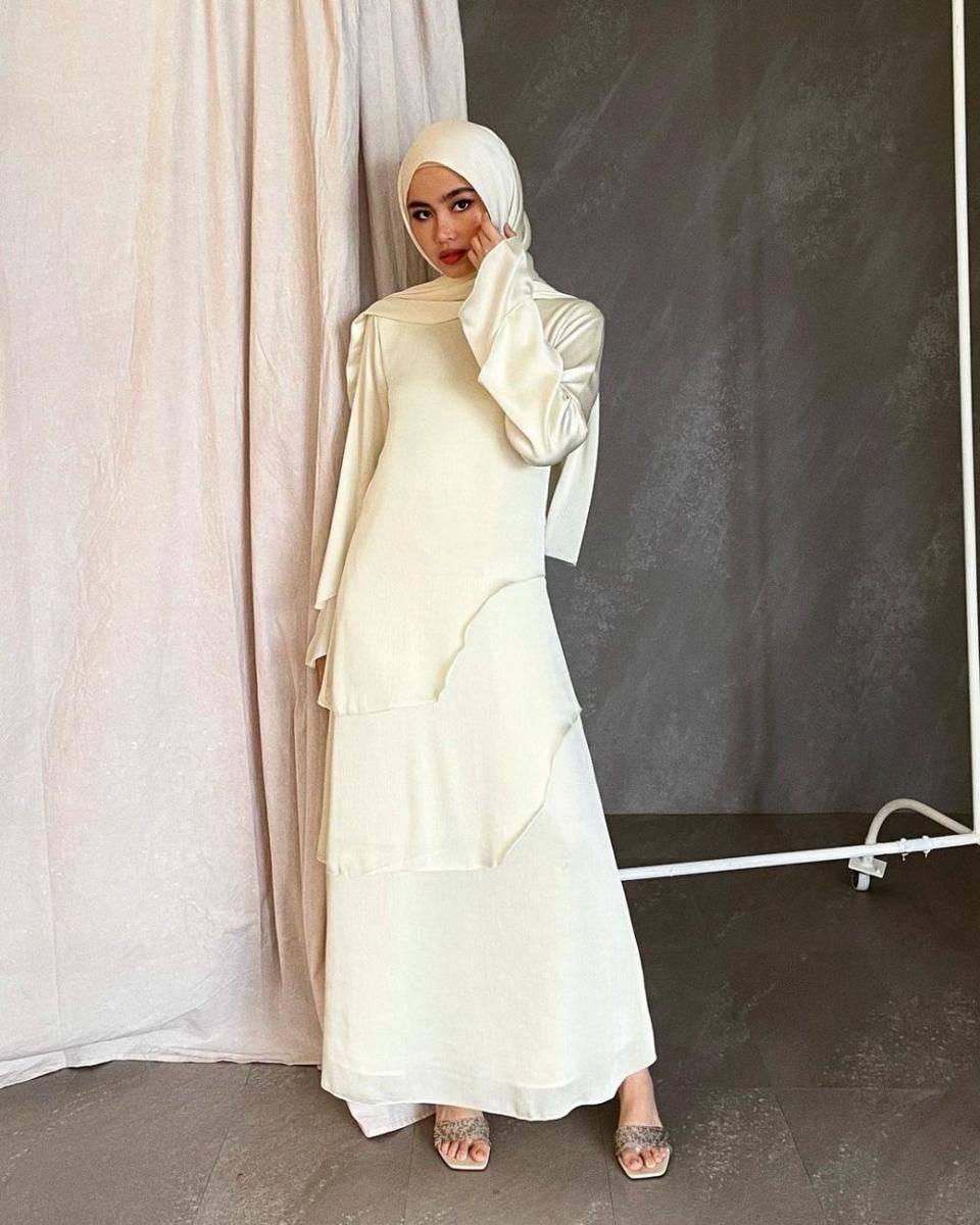 ide padanan gamis putih untuk Idul Adha (instagram.com/sashfir)