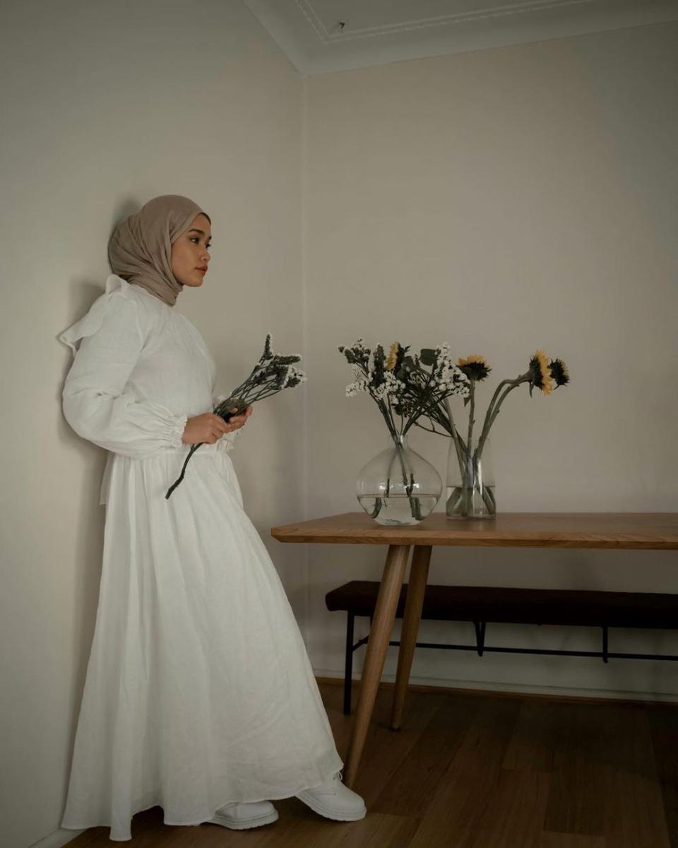 inspirasi dress hijab kasual hingga formal ala Ana Octarina (instagram.com/anaoctarina)