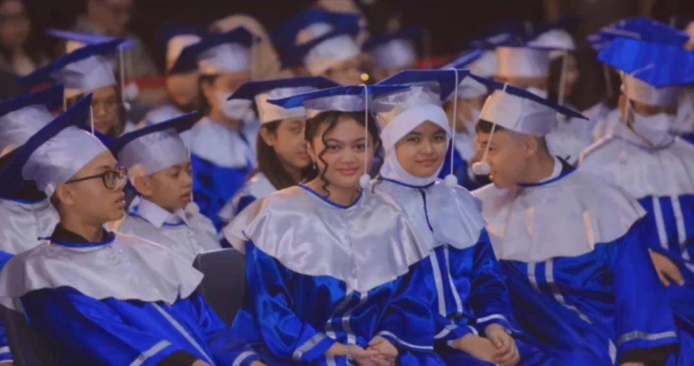 potret wisuda Amora Lemos (instagram.com/krisdayantilemos)