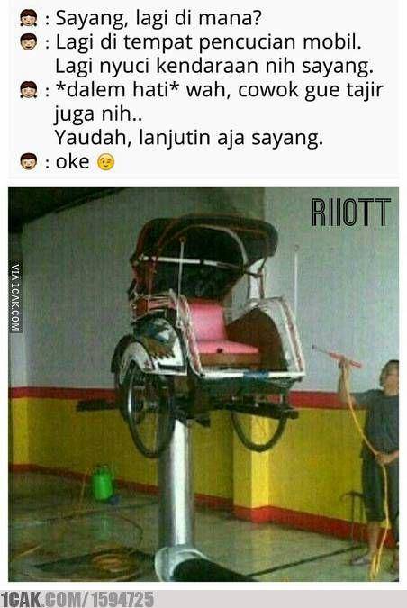 momen kocak orang membersihkan sesuatu (1cak.com/1594725)