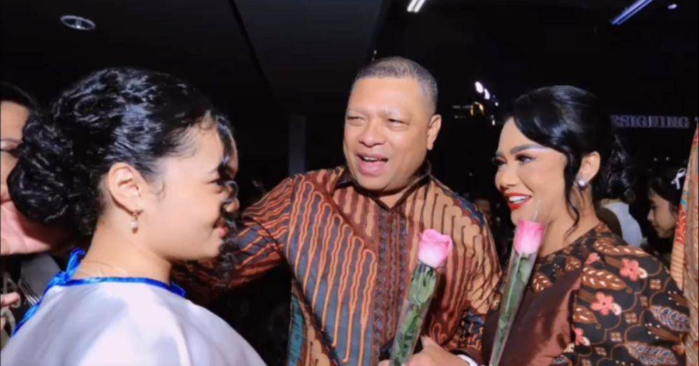 potret wisuda Amora Lemos (instagram.com/krisdayantilemos)