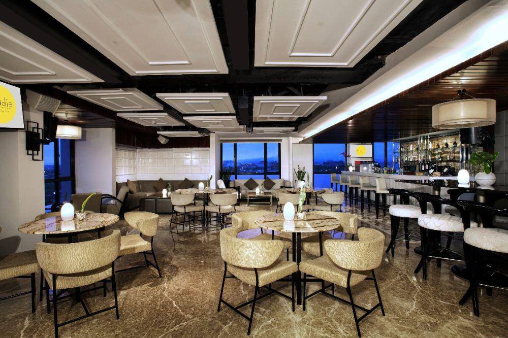 Chadis Rooftop Pool & Bar Swiss-belboutique Yogyakarta. (Dok. Istimewa)